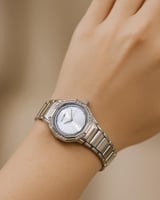 ساعة سيزون نسائية باطار كرستال دائري مضلع