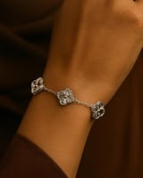 اسوارة بطابع الوردة