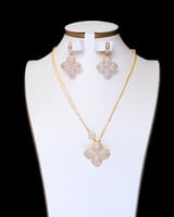 طقم بطابع الوردة