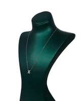 سلسال ذهبي بدلاية حرف X مينيمال