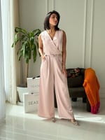 طقم ساتان بحزام ساده في الوسط