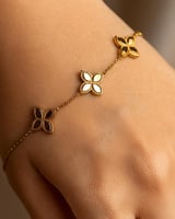 اسوارة بطابع الوردة