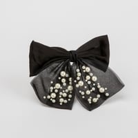 فيونكة شعر لؤلؤ