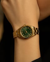 ساعة نسائية ذهبي كلاسيكي