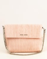 شنطة نسائية بتفاصيل انيقة