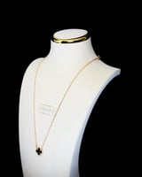 سلسال بطابع الوردة