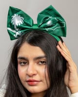 طوق مع فيونكه لليوم الوطني