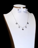 طقم شوكر بطابع الوردة