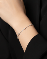 إسوارة ناعمة مزينة بفصوص الزركون - تصميم كلاسيكي