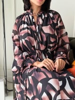 فستان قصير ساتات بطبعة مميزة فري سايز