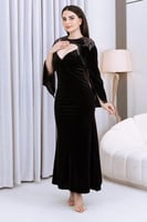 فستان مخمل أسود مع كيب مطرز