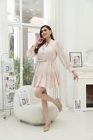 فستان قصير سادة بحزام في الوسط