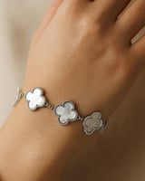 اسوارة بطابع الوردة