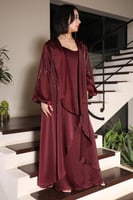 قفطان ستان عنابي مزين بالكريستال | سيزون