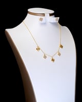 طقم شوكر بطابع الوردة