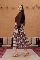 طقم تنورة وبلوزة شيفون لون موكا | سيزون