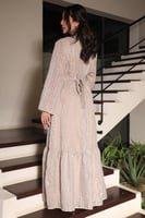 قفطان كريب بيج بتطريز ذهبي فاخر | سيزون