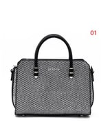 شنطه نسائي سيزون