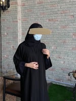 عباية بقماش عملي وكم قماش اسود مطفي
