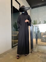 عباية بجيوب وكلفه بسيطه على الكم والجيوب