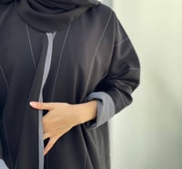 عباية بخطوط الاناقة