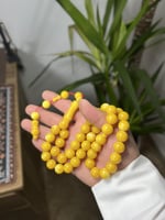 بكلايت -لون الكهرمان