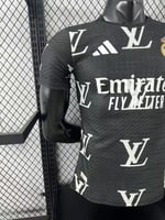 طقم ريال مدريد نسخة خاصة 2025-2026 LV