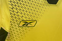 طقم ليفربول موسم 2004-2005 اصفر