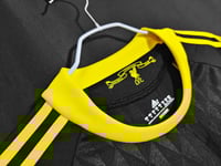 طقم ليفربول موسم 2010-2011 اسود