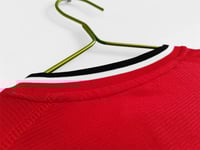 طقم مانشستر يونايتد موسم 2000-2002 احمر