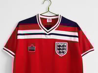 طقم منتخب انجلترا موسم 1982 ابيض