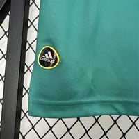 طقم منتخب اسبانيا موسم 2010 حارس مرمى