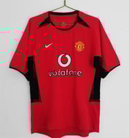 طقم مانشستر يونايتد موسم 2002-2004 احمر