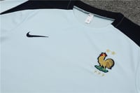 طقم تدريب صيفي منتخب فرنسا 2024-2025 سماوي