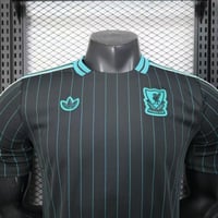 طقم ليفربول نسخة خاصة 2025-2026