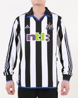 طقم نيوكاسل يونايتد موسم 2000-2001 كم طويل