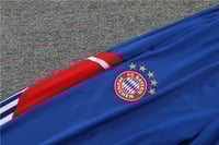 طقم تدريب شتوي بايرن ميونخ 2022-2023 احمر