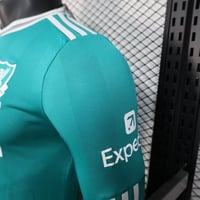 طقم ليفربول الثالث 2025-2026 كم طويل