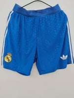 طقم ريال مدريد الثالث 2025-2026 كم طويل