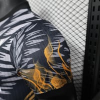 طقم ليفربول نسخة خاصة (2) 2025-2026