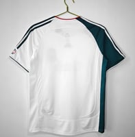 طقم ليفربول موسم 2006-2007 ابيض