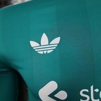 طقم ليفربول الثالث 2025-2026 كم طويل