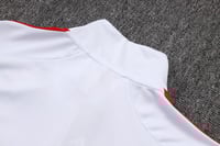 طقم تدريب شتوي بايرن ميونخ 2025-2026 ابيض