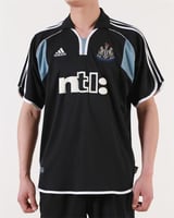 طقم نيوكاسل يونايتد موسم 2000-2001 اسود