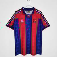 طقم برشلونة موسم 1995-1997 احمر