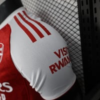 طقم ارسنال الاساسي موسم 2025-2026