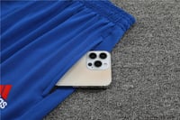 طقم تدريب شتوي بايرن ميونخ 2022-2023 احمر