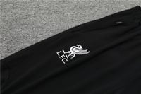 طقم تدريب شتوي ليفربول 2023-2024 احمر