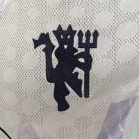 طقم مانشستر يونايتد الاحتياطي 2025-2026