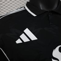 طقم مانشستر يونايتد نسخة خاصة 2025-2026